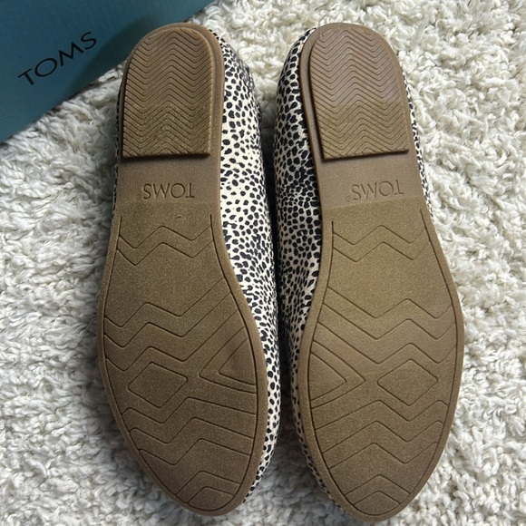 WOMENS TOMS JUDITH BEIGE MINI CHEETAH SUEDE FLAT SIZE 6.5 NWT - Picture 8 of 9